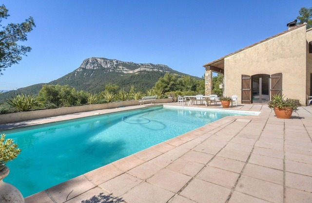 Stunning private villa for 6 guests with private pool, TV, terrace and parking