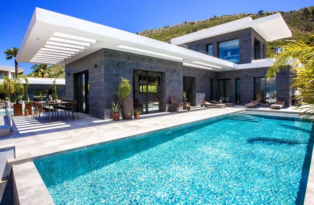 Stunning private villa with A/C, WIFI, private pool, TV, patio, panoramic view and parking