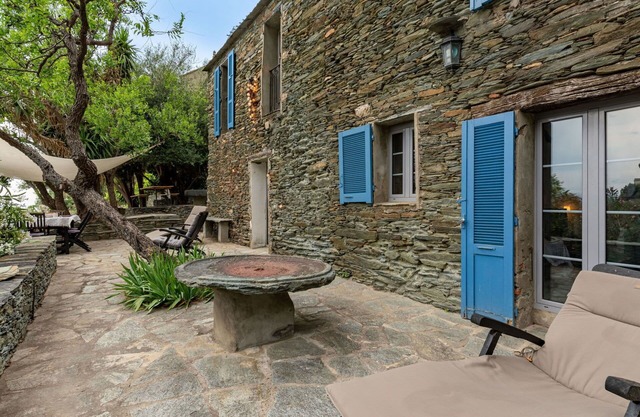 Stunning private villa for 6 guests with A/C, WIFI, TV, terrace, pets allowed and parking