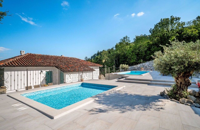 Stunning private villa for 14 people with private pool, A/C, WIFI, TV and terrace