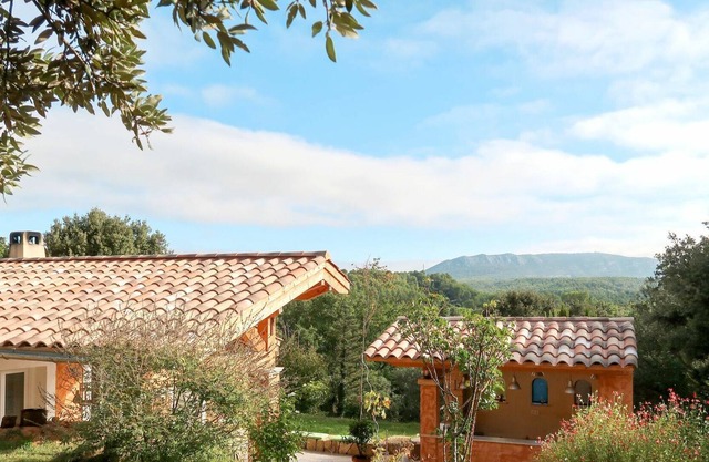 Stunning private villa for 6 people with private pool, WIFI, A/C, TV, terrace and parking