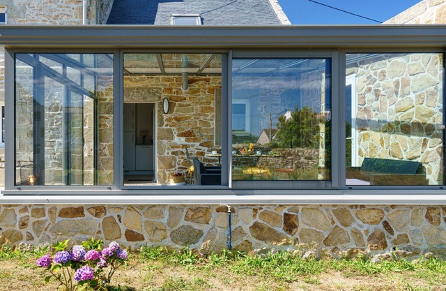 Stunning private villa for 6 guests with TV, terrace and pets allowed