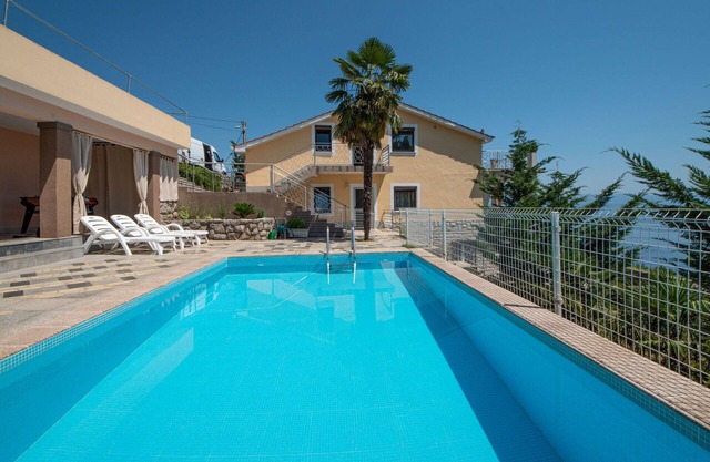 Stunning private villa for 14 people with A/C, private pool, WIFI, TV, terrace and pets allowed