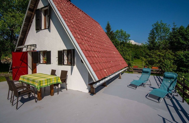 Stunning private villa for 4 people with WIFI, TV, terrace and pets allowed