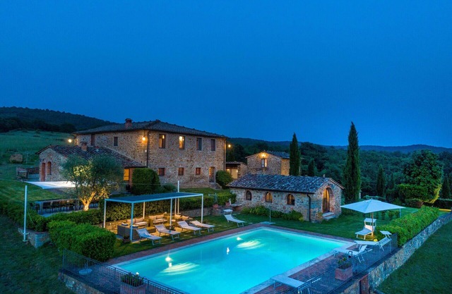 Stunning private villa for 20 guests with private pool, WIFI, sauna, TV and panoramic view