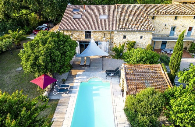 Stunning private villa with WIFI, private pool, A/C, TV, terrace, pets allowed and parking