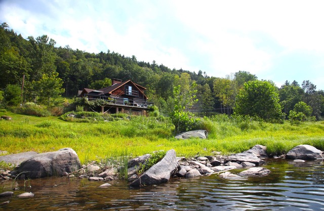 Stunning Riverfront Log Cabin With Spectacular Views