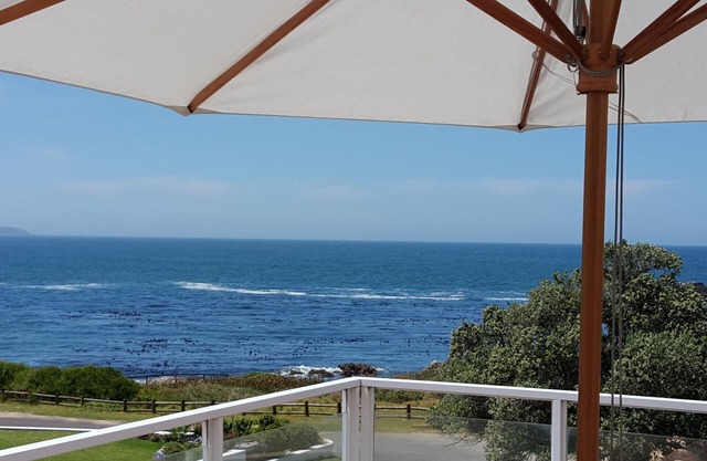 Stunning Seafront Home - Stylish Family Beach House With Amazing Views