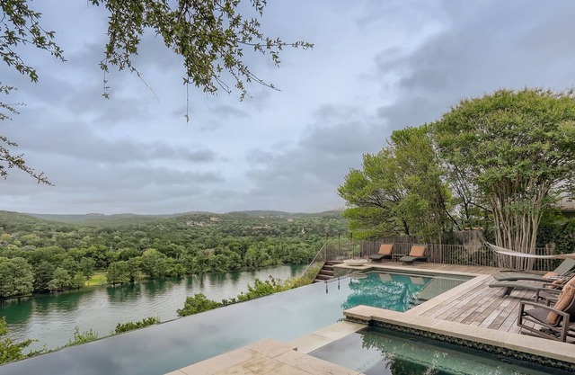 Stunning view of Lake Austin w/ hot tub and pool!