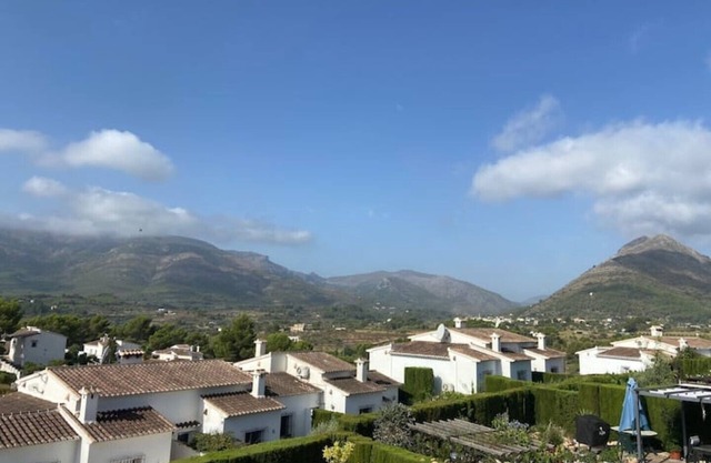 Stunning views, cycling base, pellet burner, pool!