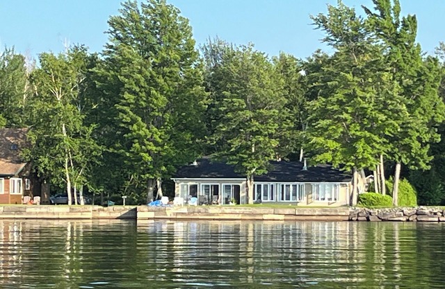 STUNNING VIEWS of LAKE MEMPHREMAGOG from cozy yet roomy 3 bed/2bath cottage!