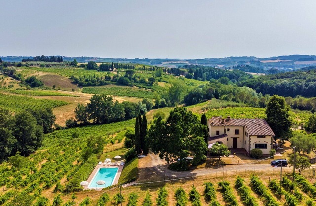 Stunning villa for 16 people with WIFI, private pool, TV, patio, pets allowed and panoramic view