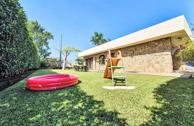 Stunning villa for 6 guests with WIFI, A/C, terrace and parking