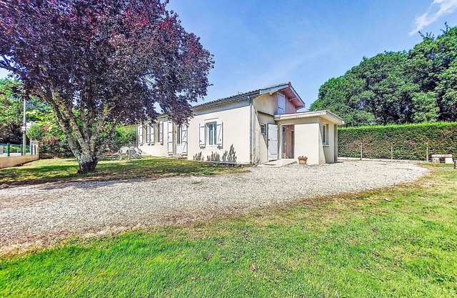 Stunning villa for 5 people with WIFI, TV, terrace, pets allowed and parking