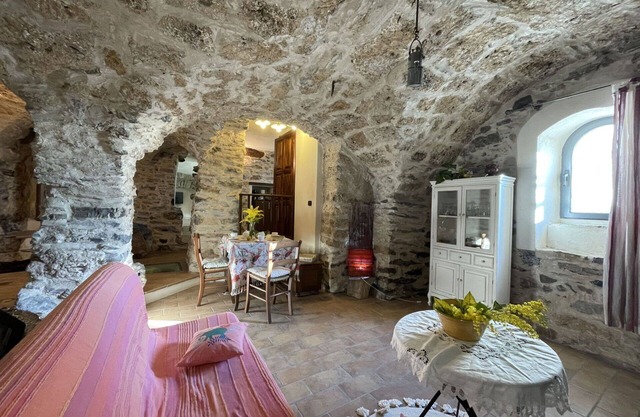 Stunning villa for 5 guests with parking