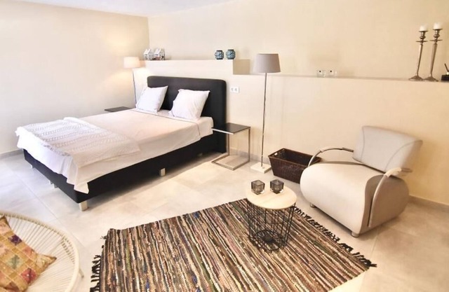 Stunning villa with amazing views in popular location.