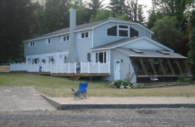 STUNNING WINE COUNTRY LAKE HOUSE, NICEST ON OWASCO LAKE