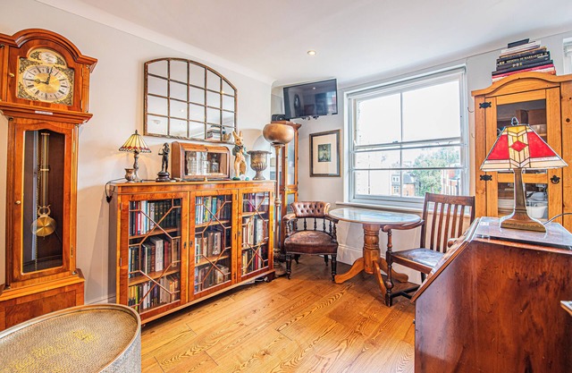 Stylish 1-Bed Flat in Soho - Prime Central London