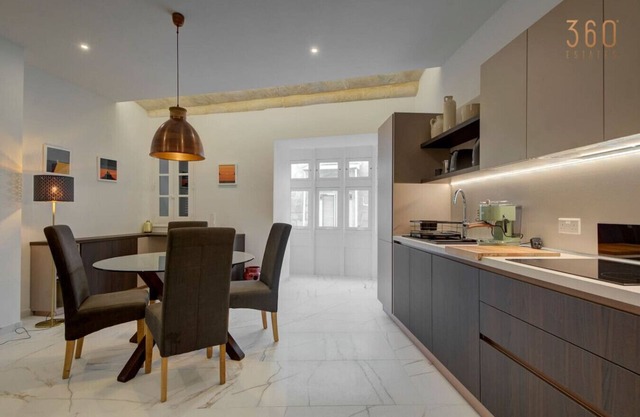 Stylish 1BR Apt with sofabed & backyard, Attard