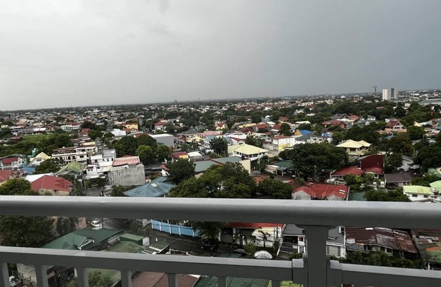 Stylish 1BR Condo SM Southmall w/100mbps wifi Netflix Disney +