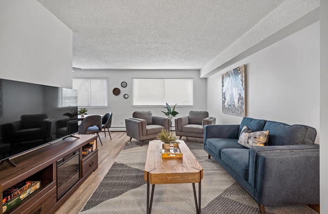 Stylish 2-Bed Apt Fort Mc Fast WiFi Newly Reno