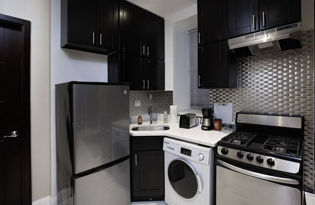 STYLISH 2 BEDROOM APT RIGHT ON CENTRAL PARK WEST