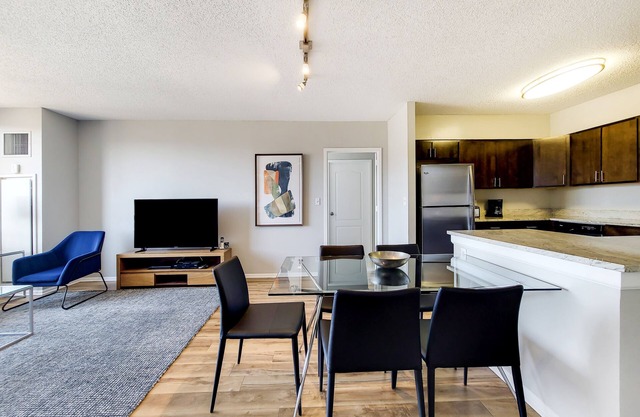 Stylish 2 Bedroom, 40-Min Train to/from NYC