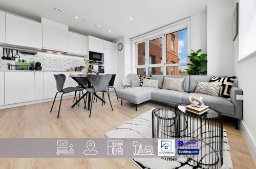Stylish 2BDR Apartment By Homestyles Hosts Short Lets & Serviced Accommodation Wimbledon With Free Parking