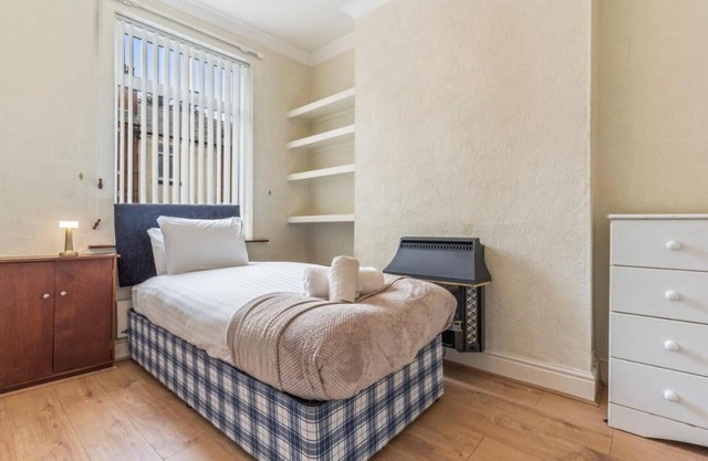 Stylish 3-Bed Home Near Nottingham City Centre