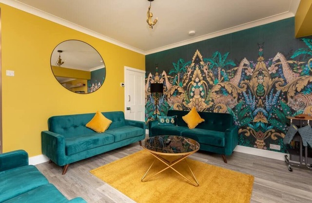 Stylish 4-BR House with Beautiful Outdoor Space, Wi-Fi & Smart TVs