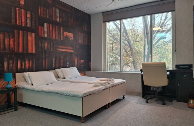 Stylish and Cosy Studio with huge window view, close to Moolchand Metro Station