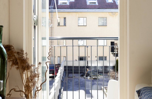 Stylish Bright 42m2 Studio with Balcony