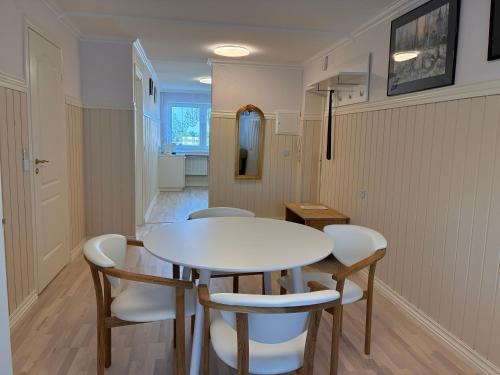 Stylish & Bright ARTpartment- Family -Friendly