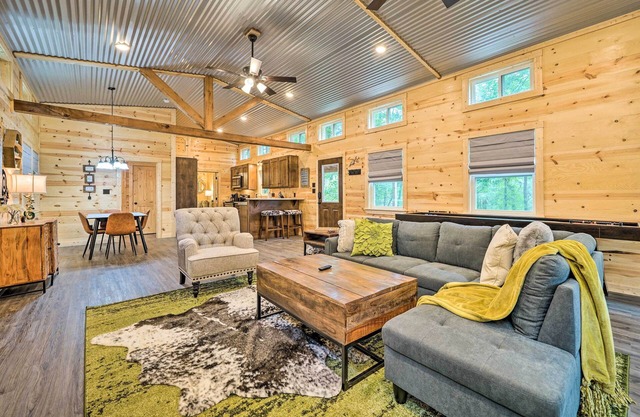 Stylish Cabin by Beavers Bend: Hot Tub & Fire Pit