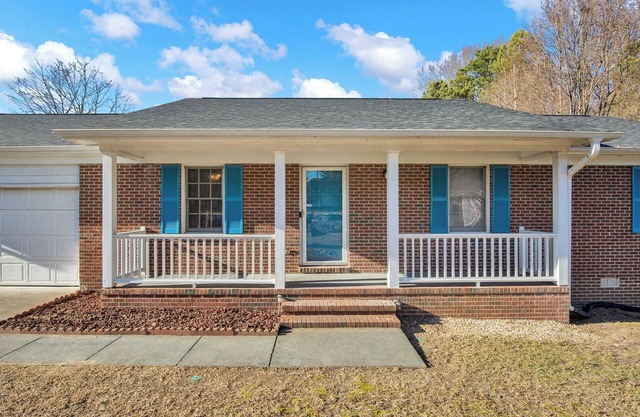 Stylish Comfort Near Fort Bragg – Family & Business Friendly!