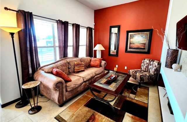Stylish Condo w/Pool, Near Everything