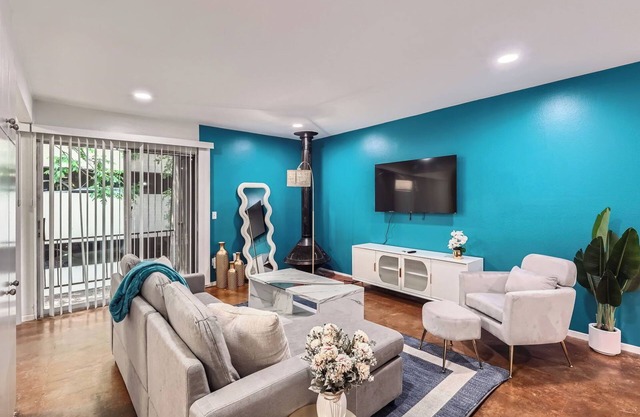 Stylish King Suite Getaway | Sleeps 4 | Pool, Prkg