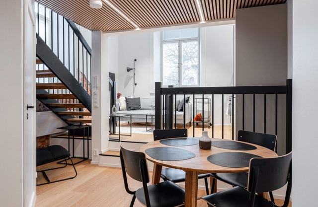 Stylish Loft next to City Center & Lake Pyhäjärvi