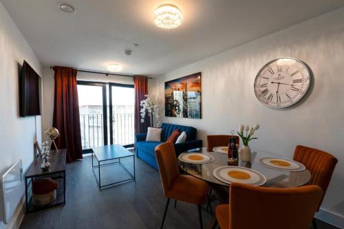 Stylish Luxury Penthouse in Liverpool City Centre - Free Private Parking and Only 2km from Everton Stadium!