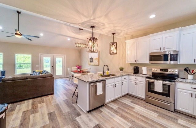 Stylish & Modern Dothan Getaway Mins to Downtown!