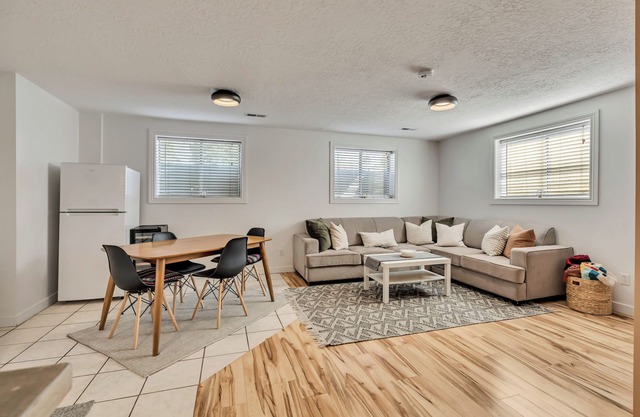 Stylish Mountain Basecamp, Serene Comfort in 650 SqFt