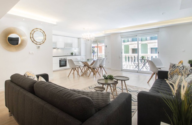 Stylish *NEW* Apartment in Alicante w/4 bedrooms