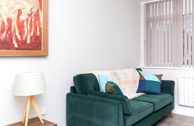 Stylish New Apartment Close To Town Centre And Train Station By 247 Lets