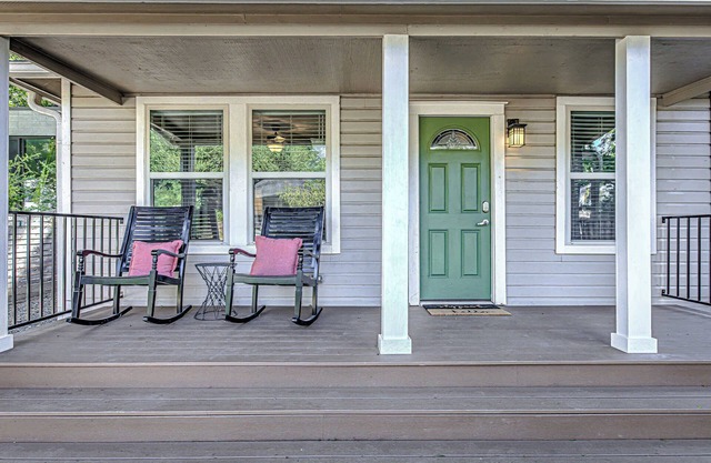 Stylish Remodeled 3 BDR w/Studio in East Austin!