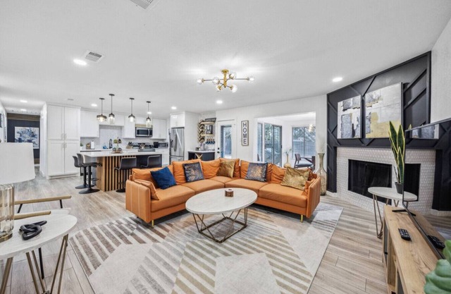Stylish Renovated 4BD in Bedford + Grill!