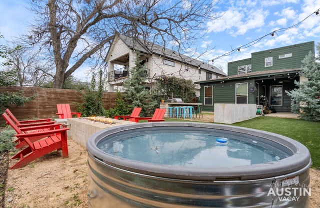 Stylish Retreat + Outdoor Oasis in Heart of Austin