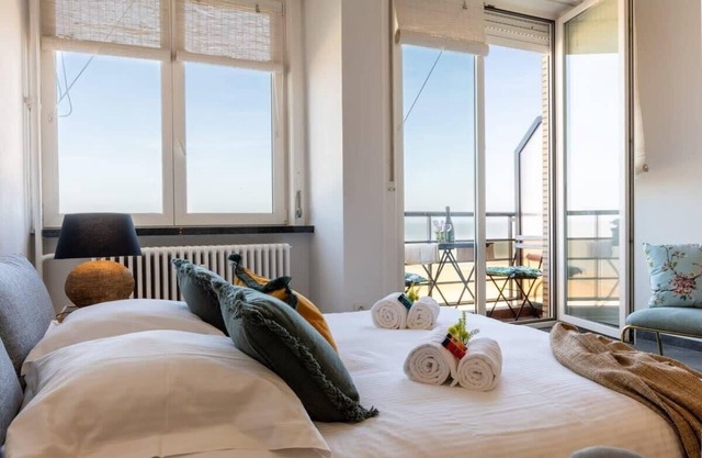 Stylish Seafront Studio with Panoramic Sea View