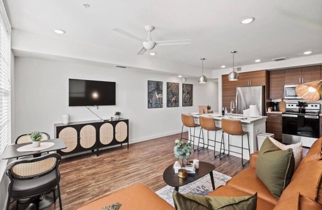 Stylish & Spacious Stay in the Heart of Dallas