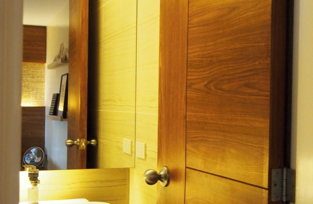 Stylish Suite with Scenic Ridge View + Free Parking