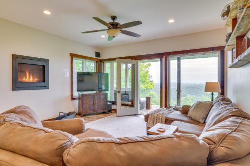 Sugarloaf House Scenic Getaway Near La Crosse!